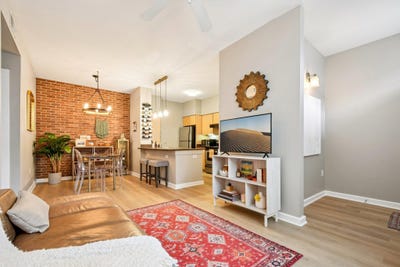 /international/us/1201-grove-blvd-austin-tx-110104404926/