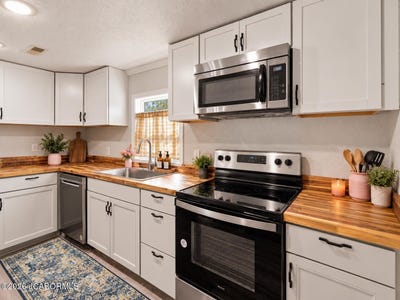 /international/us/4402-brown-station-road-columbia-mo-110120123987/