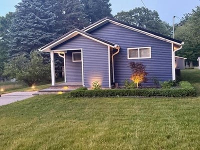 /international/us/119-desoto-ave-and-206-joliet-ave-houghton-lake-mi-110099132337/