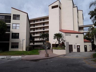 /international/us/2309-s-cypress-bend-drive-pompano-beach-fl-110096080329/