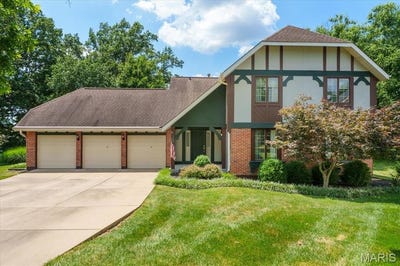 /international/us/15693-dresden-lake-court-chesterfield-mn-110100721835/