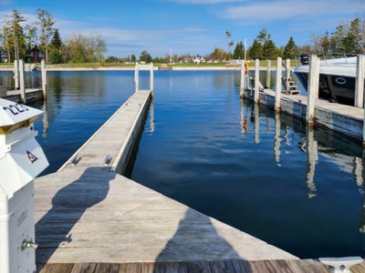 /international/us/223-boat-club-drive-cheboygan-mi-110097914239/