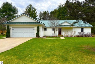 /international/us/7384-betsie-river-road-interlochen-mi-110099048192/