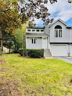 /international/us/11-college-hill-road-warwick-ri-110107576615/