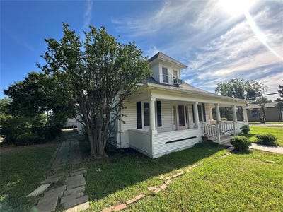 /international/us/300-w-oak-street-gunter-tx-110098253934/