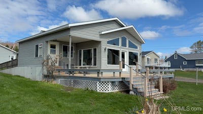 /international/us/42720-lakeshore-drive-chassell-mi-110107987996/