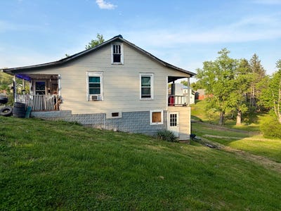 /international/us/8-whiting-ave-glenville-wv-110107683309/