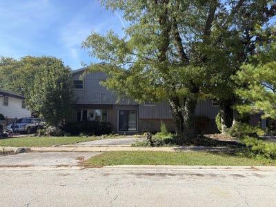 /international/us/8408-neenah-avenue-burbank-il-110120413487/