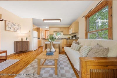 /international/us/360-n-millward-street-jackson-wy-110095416812/