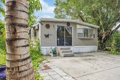 /international/us/32-lisa-lane-greenacres-fl-110108497436/