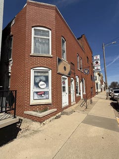 /international/us/126-s-main-street-stockton-il-110108356131/