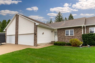 /international/us/2912-w-4th-street-cedar-falls-ia-110100515929/