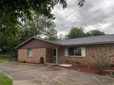 /international/us/209-school-street-blue-ridge-tx-110099141607/?lang=en
