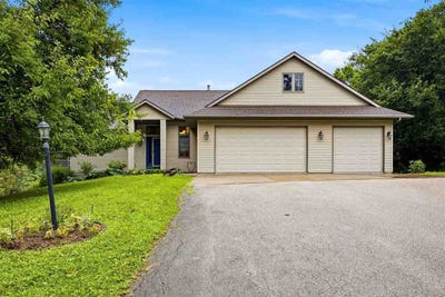 /international/us/2792-nw-holly-ct-swisher-ia-110119565534/
