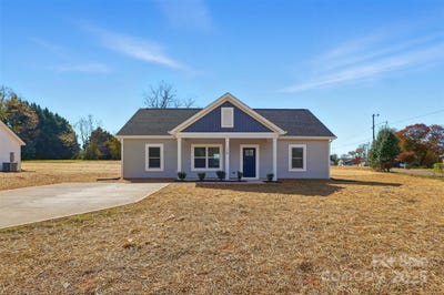 /international/us/128-n-main-street-granite-falls-nc-110103354413/