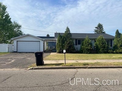 /international/us/701-s-lincoln-road-escanaba-mi-110108537547/