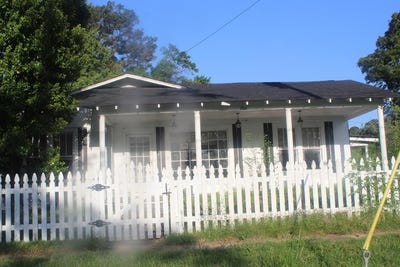 /international/us/206-s-monroe-calhoun-city-ms-110105764464/