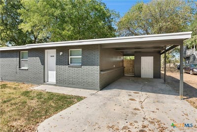 /international/us/1011-hackberry-street-san-marcos-tx-110103505036/