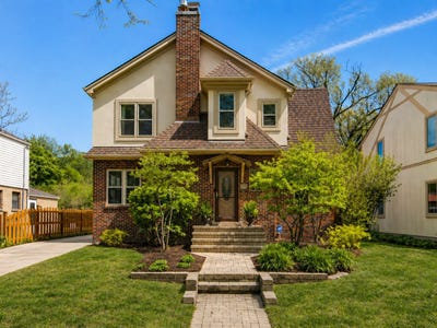 /international/us/805-s-mitchell-avenue-arlington-heights-il-110108010012/