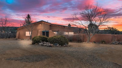 /international/us/42-hondo-seco-road-arroyo-hondo-nm-110097695050/