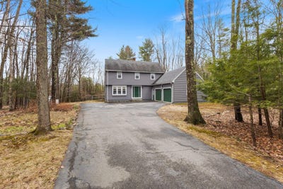 /international/us/16-richard-road-gorham-me-110107439763/