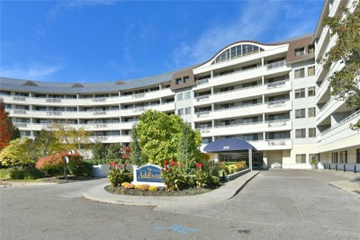 /international/us/100-harborview-drive-port-washington-ny-110108443786/
