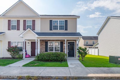 /international/us/8011-banister-loop-jacksonville-nc-110101315179/