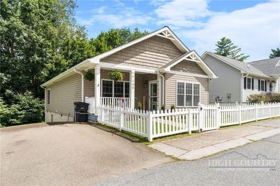 /international/us/145-stratford-lane-boone-nc-110110216054/