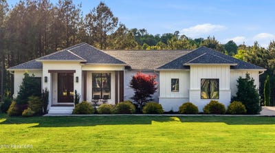/international/us/2275-river-bluffs-drive-jasper-tn-110108332473/