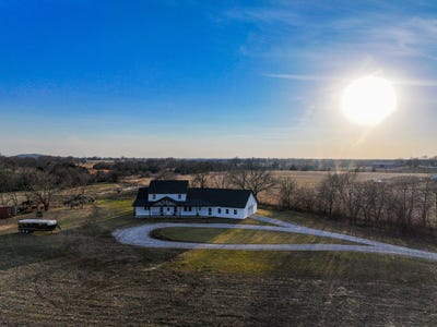 /international/us/71-w-v-highway-lamar-mo-110108016503/
