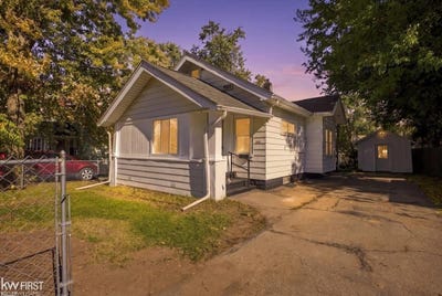 /international/us/3465-barnes-avenue-burton-mi-110120579803/