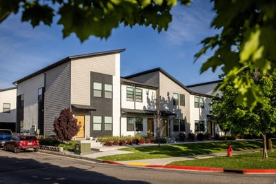 /international/us/220-n-spring-creek-pkwy-providence-ut-110107961720/