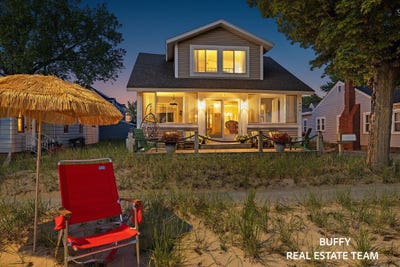 /international/us/1602-beach-street-muskegon-mi-110108588113/