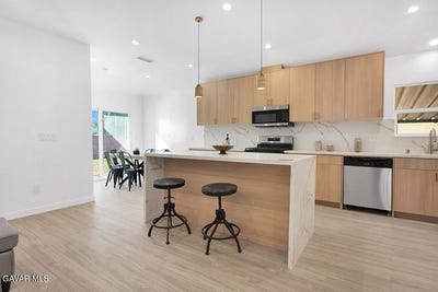 /international/us/14868-envoy-street-sylmar-ca-110107658923/