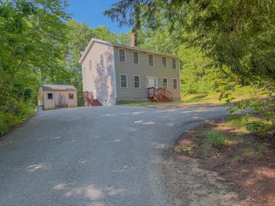 /international/us/124-bernier-road-sanford-me-110108964034/