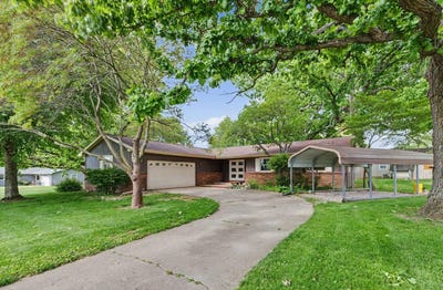 /international/us/9-dunlap-woods-sidney-il-110108217971/