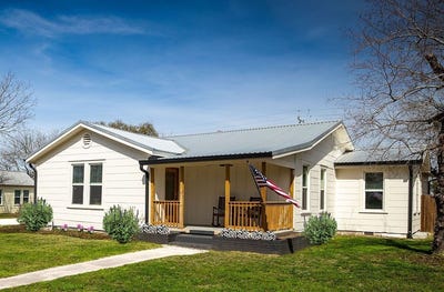 /international/us/215-paulus-street-schulenburg-tx-110107406218/