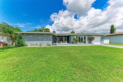 /international/us/16-oakland-hills-place-rotonda-west-fl-110119946498/