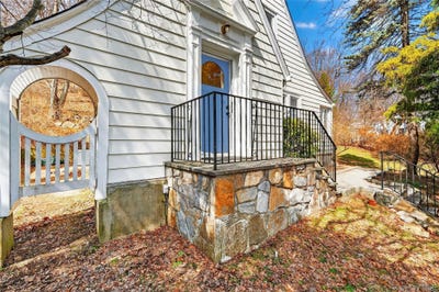 /international/us/410-decatur-avenue-peekskill-ny-110106978619/