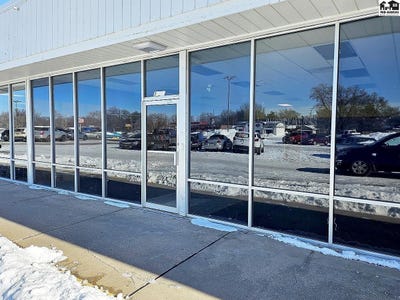 /international/us/1316-n-main-st-mcpherson-ks-110096692896/