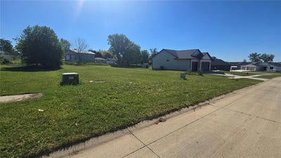 /international/us/820-rogers-ln-lot-12-center-point-ia-110108393696/