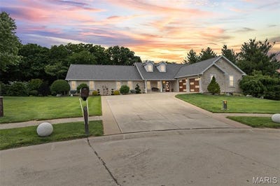 /international/us/1026-wood-duck-court-grafton-il-110108240219/