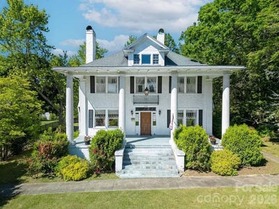 /international/us/208-probart-street-brevard-nc-110108221672/