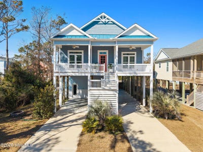 /international/us/111-se-41st-street-oak-island-nc-110108335168/