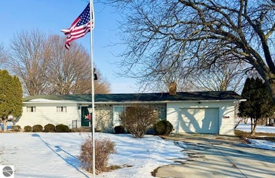 /international/us/1307-s-state-road-ithaca-mi-110105799415/