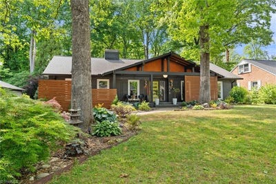 /international/us/1315-mcdowell-drive-greensboro-nc-110107854002/