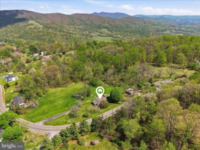 /international/us/115-chester-gap-road-chester-gap-va-110107386195/