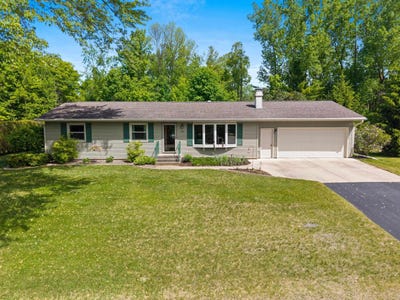 /international/us/204-w-highland-drive-oconto-falls-wi-110108584292/