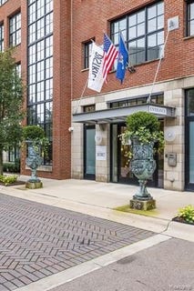 /international/us/2051-villa-road-birmingham-mi-110107518628/