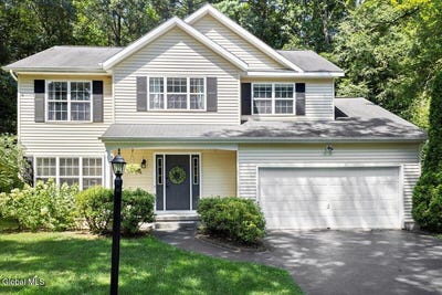 /international/us/93-damascus-drive-wilton-ny-110101296436/